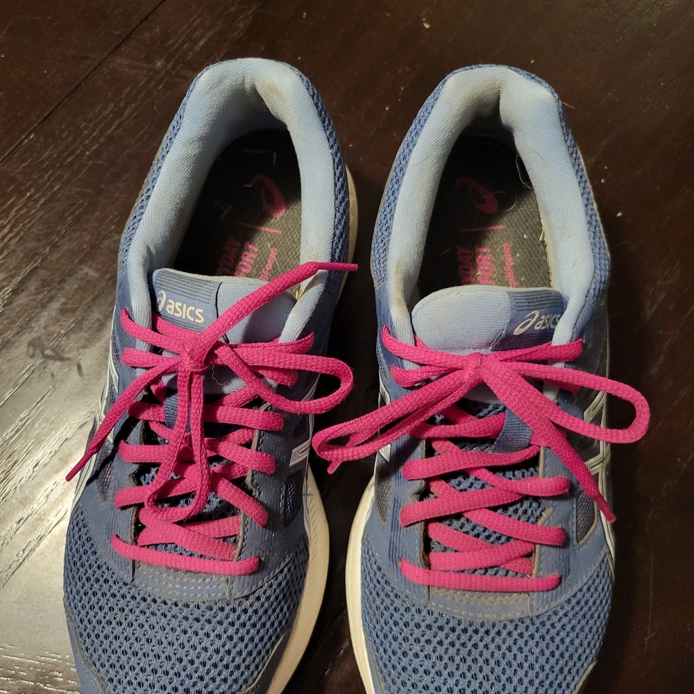Aasics women's shoes size 9